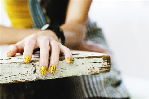 Newspaper Nails Without Alcohol