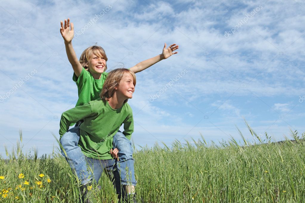 Pictures Of Children Playing Outside